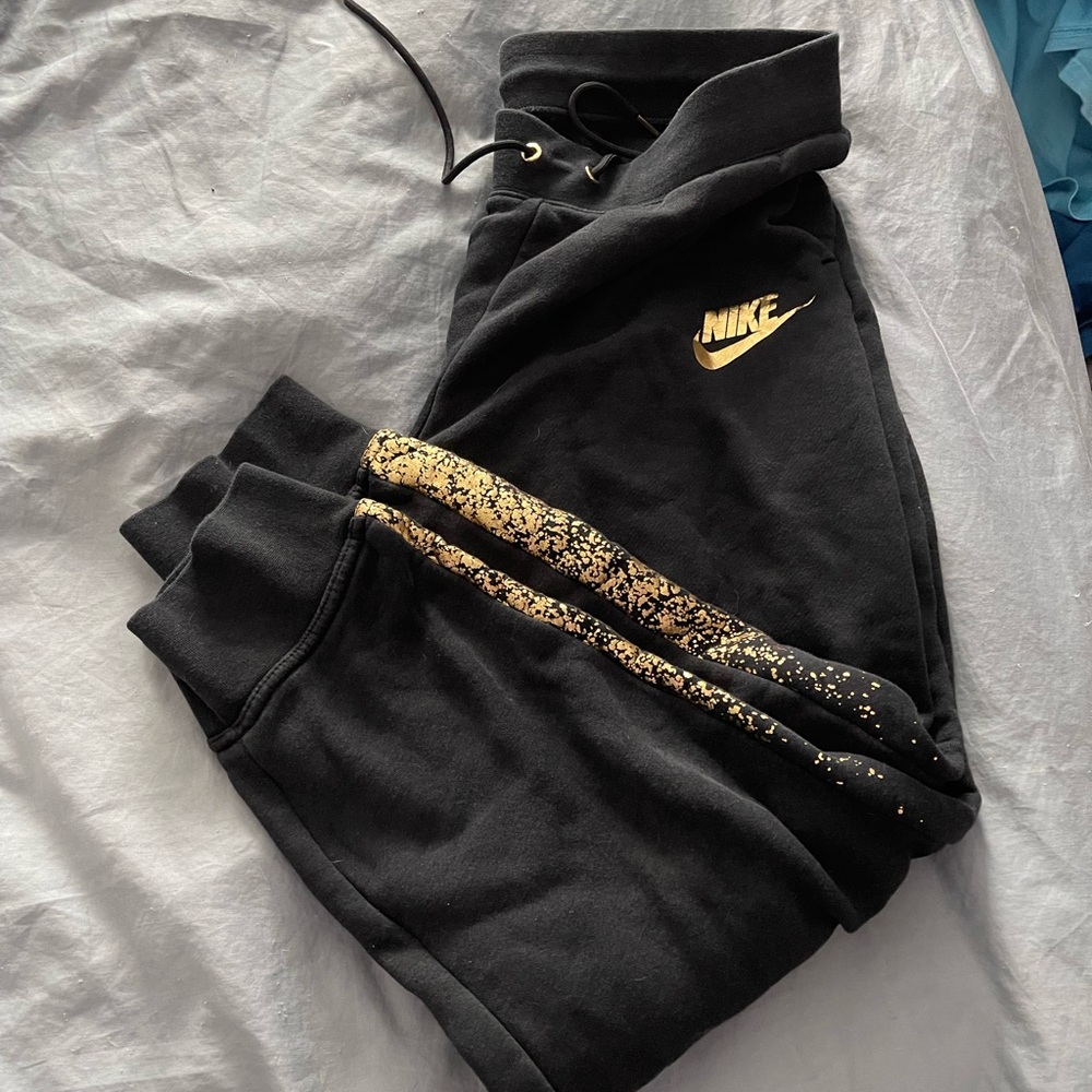 Nike Women’s Gold Detail Sweatpants